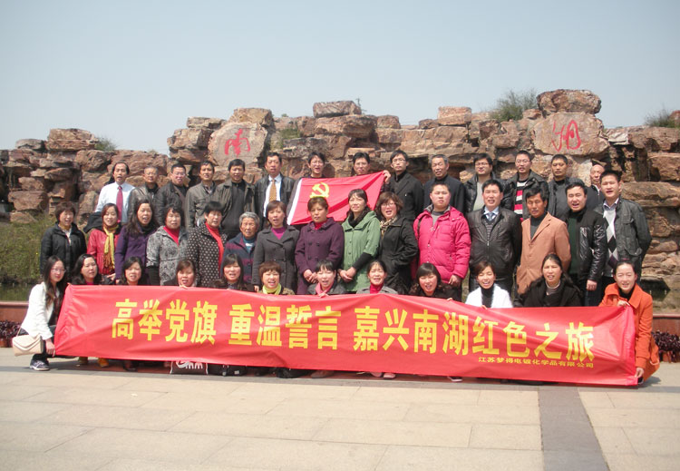 ���˺�ɫ֮��